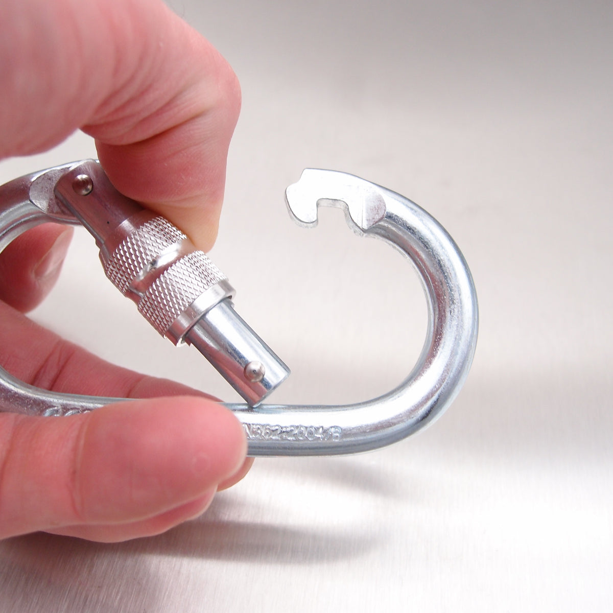 Carabiner - Screw Gate - 18mm Opening - 25kN - Zinc Plated Steel - Working at Height