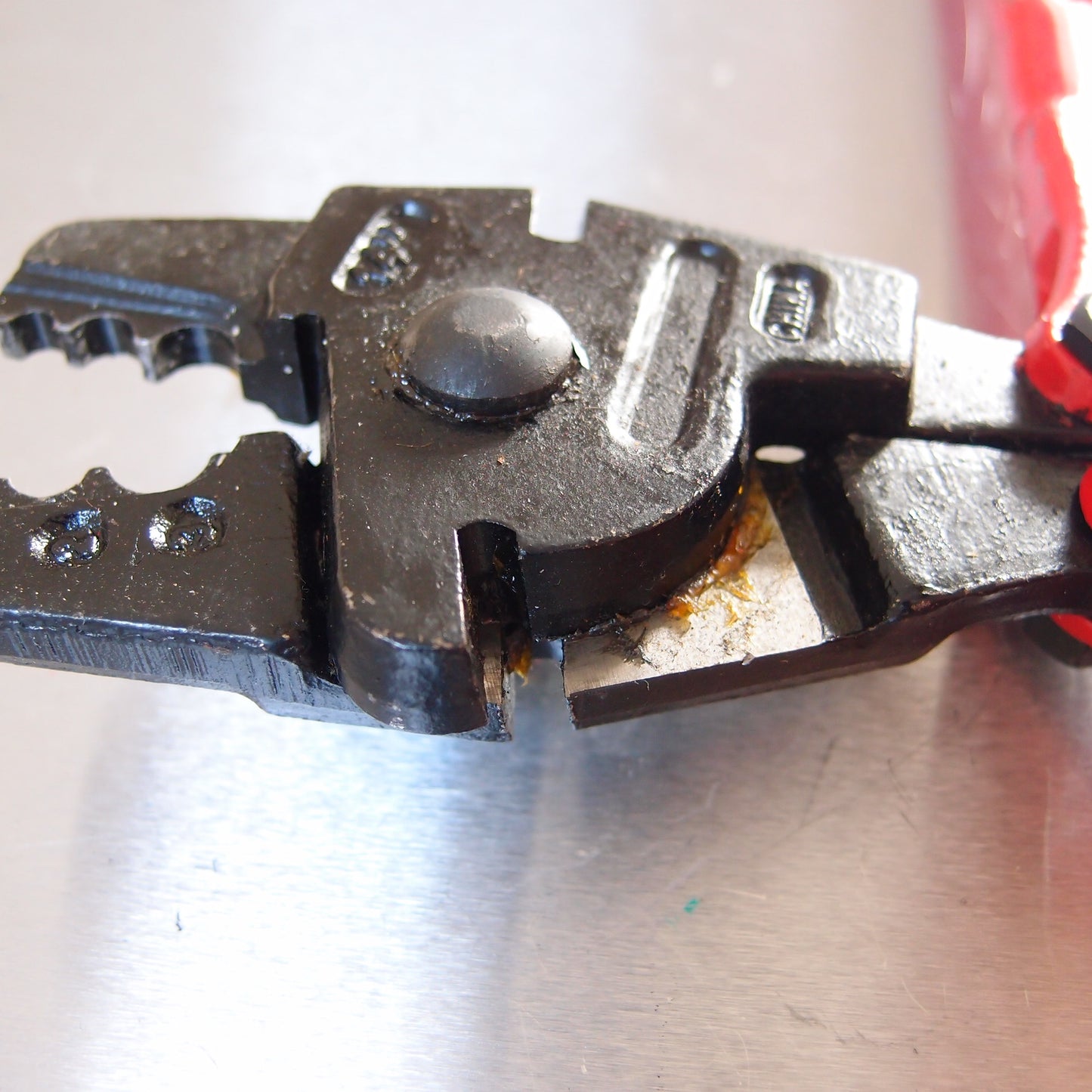 Wire Rope Swaging/Crimping/Rigging Tool - Handheld - Built-In Cutter