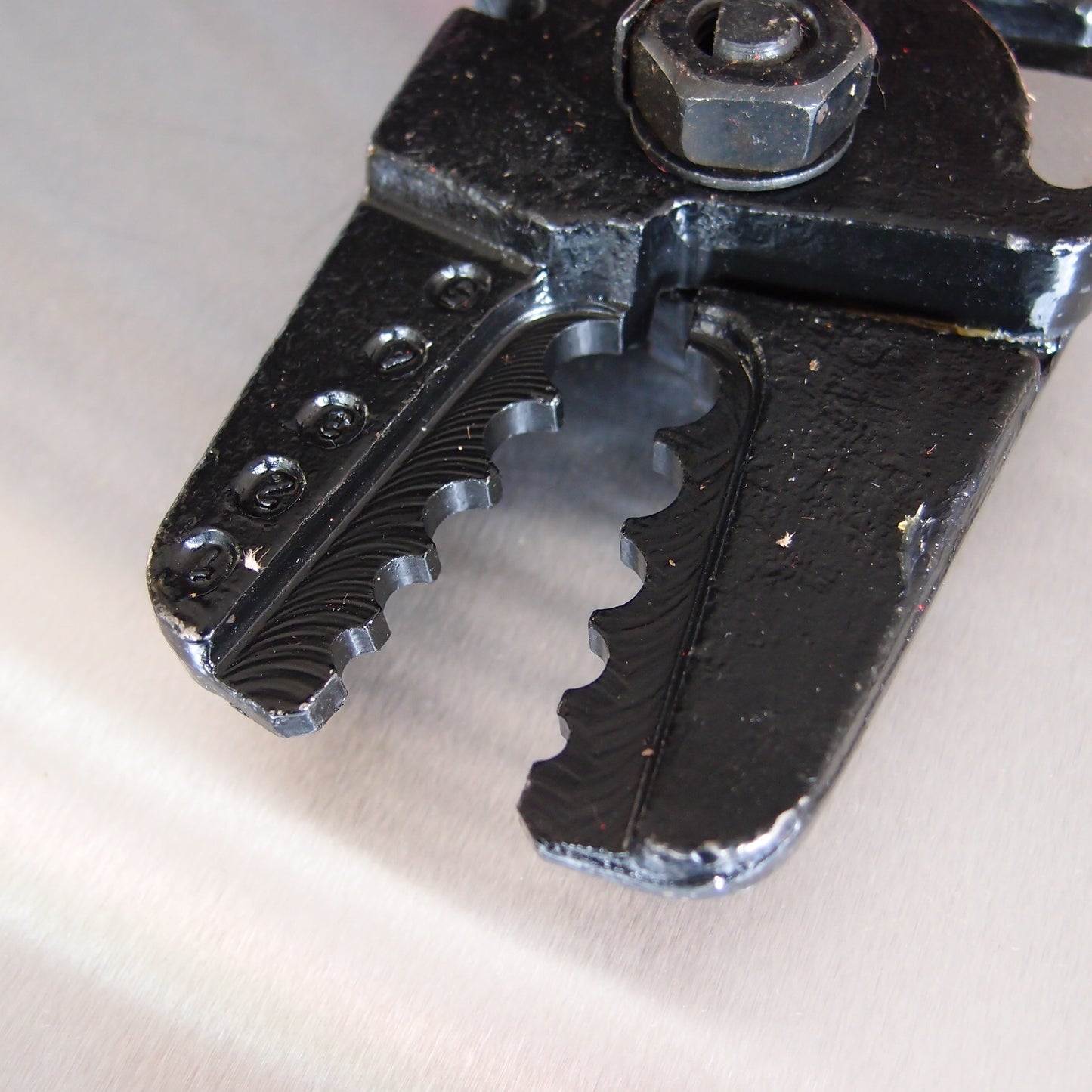 Wire Rope Swaging/Crimping/Rigging Tool - Handheld - Built-In Cutter