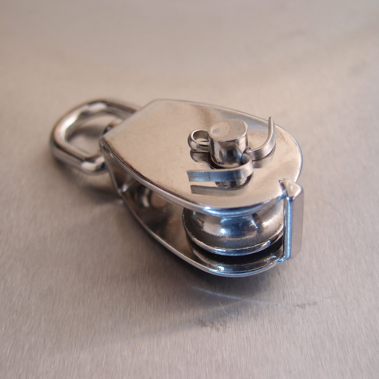 Stainless Steel Single Sheave Blocks with Swivel Oval Eye - AISI 316