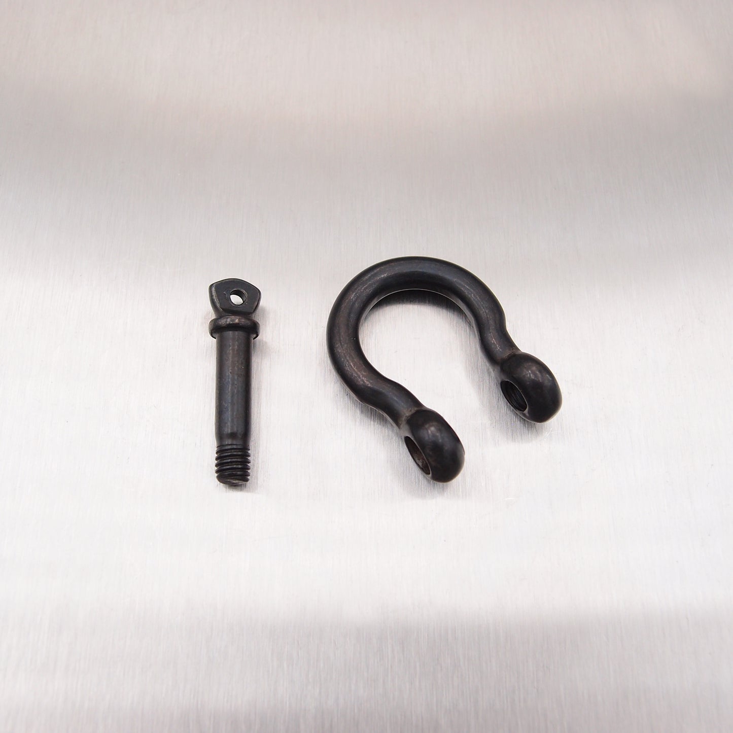 Stay Black Stainless Steel Bow Shackle - with Screwed Collar Pin - AISI 316