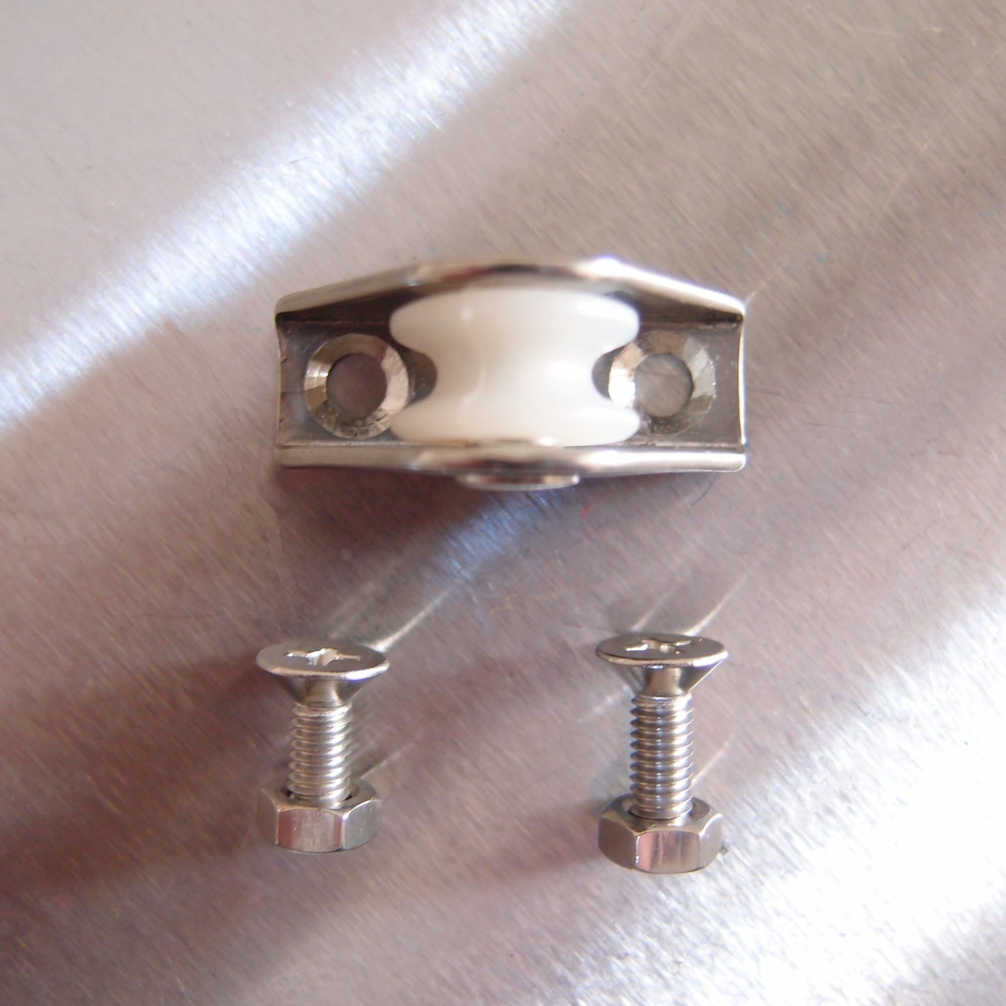 13mm Suits 4mm Rope Stainless Steel Diverter Pulley - Upright Pulley - AISI 316